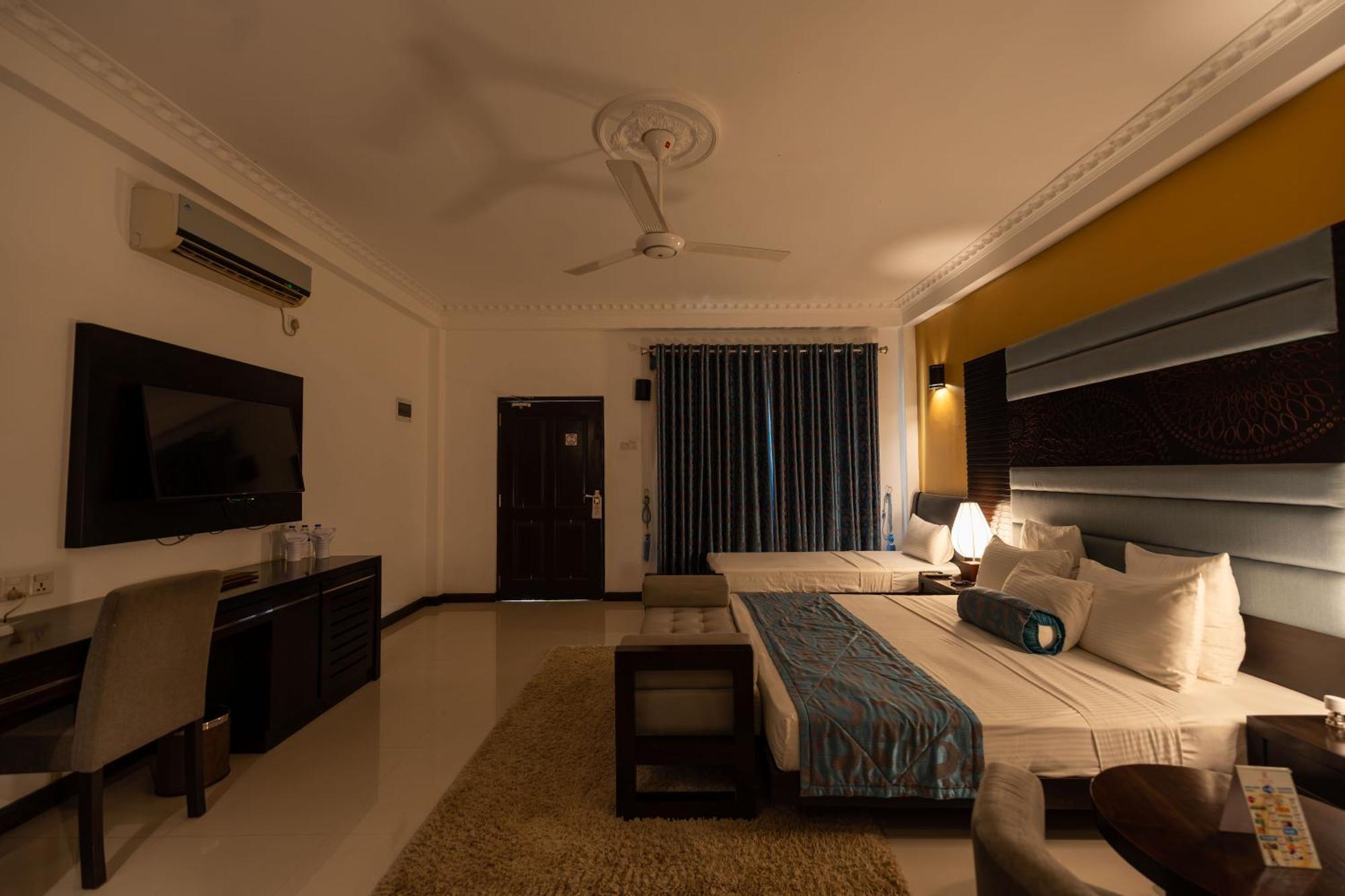Hotel Oak Ray Elephant
