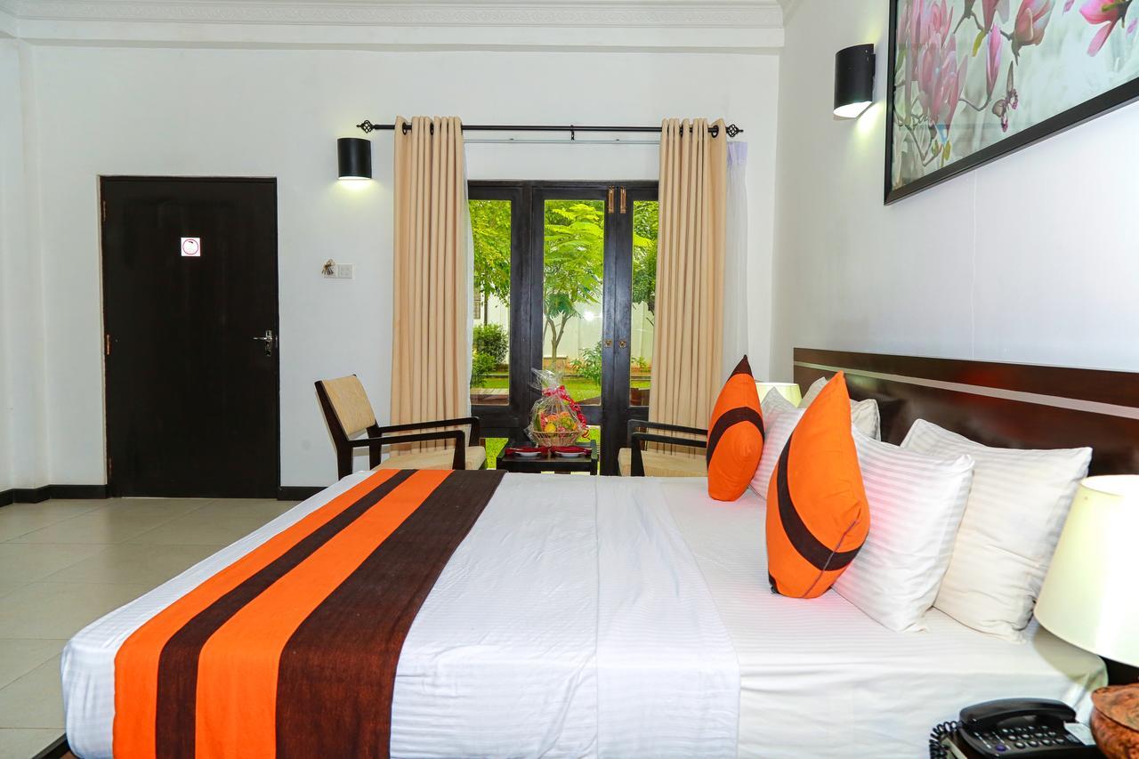 Oak Ray Elephant 4* Sigiriya